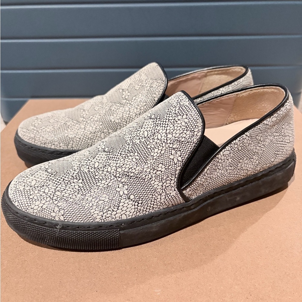 Clorinda Antinori NWOB Stylish Black and White Floral Detail Slip-Ons Size 37